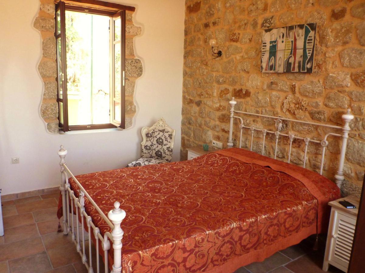 Bright Sun Villas Chalki Town Quarto foto